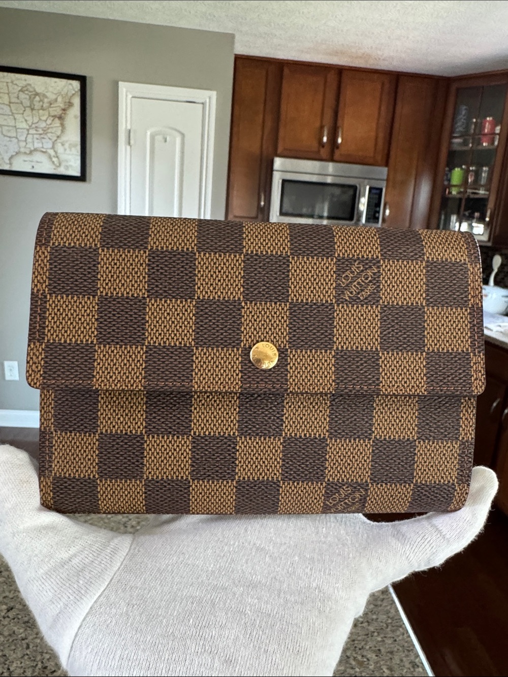 Authentic 🤎😘Louis Vuitton Brown Damier Ebene Canvas wallet!! SP0939